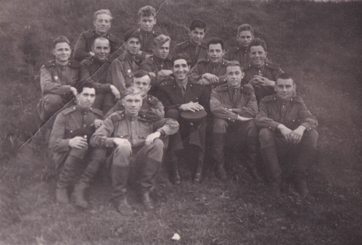 Чернышов В. Е. - С сослуживцами