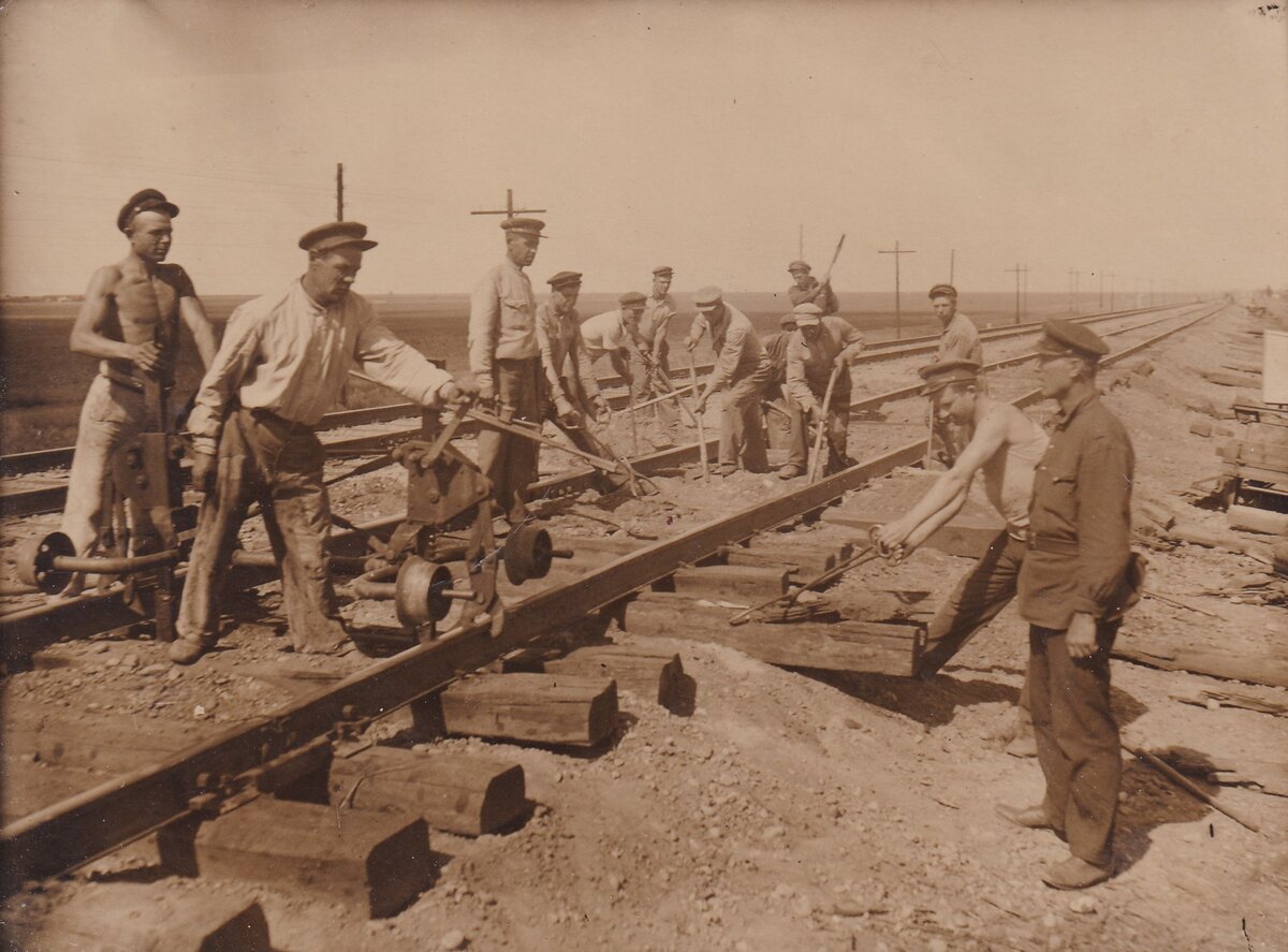 Яценко С. К. - На работе